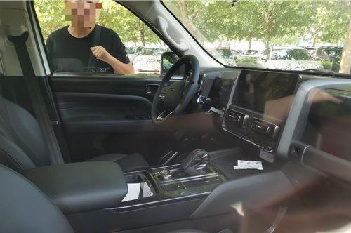 新h9最新爆料内饰图,豪华升级，科技感十足，引领高端SUV新潮流”